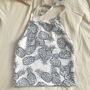 Size small-medium reversible halter top 👏🏼